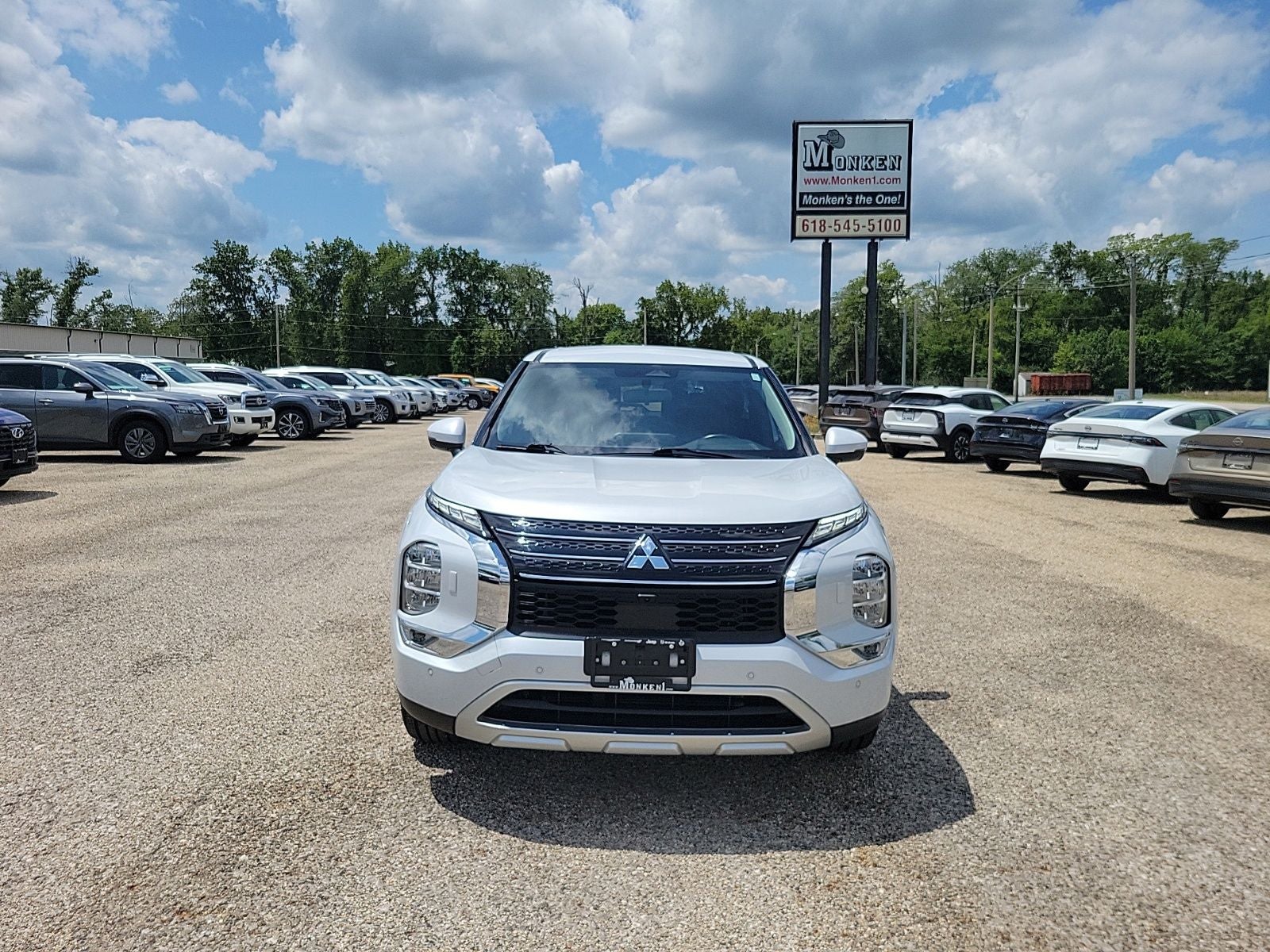 2024 Mitsubishi Outlander SE