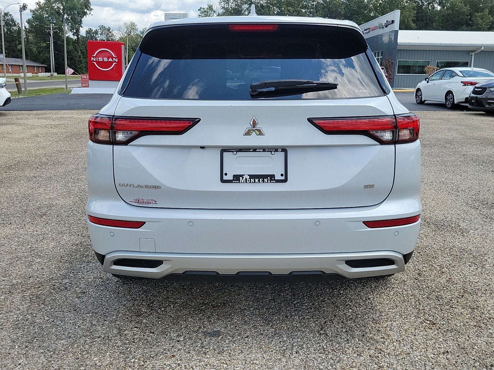2024 Mitsubishi Outlander SE