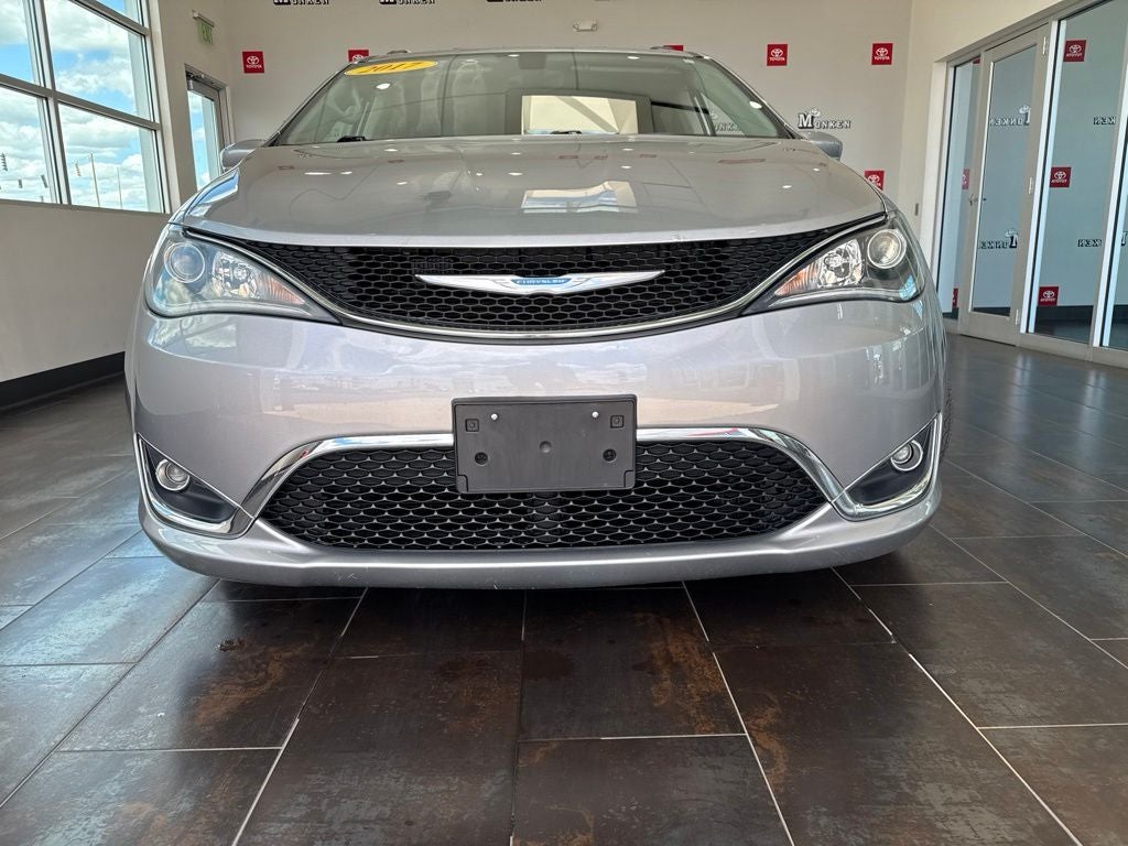 Used 2017 Chrysler Pacifica Touring-L with VIN 2C4RC1BG3HR762559 for sale in Mount Vernon, IL