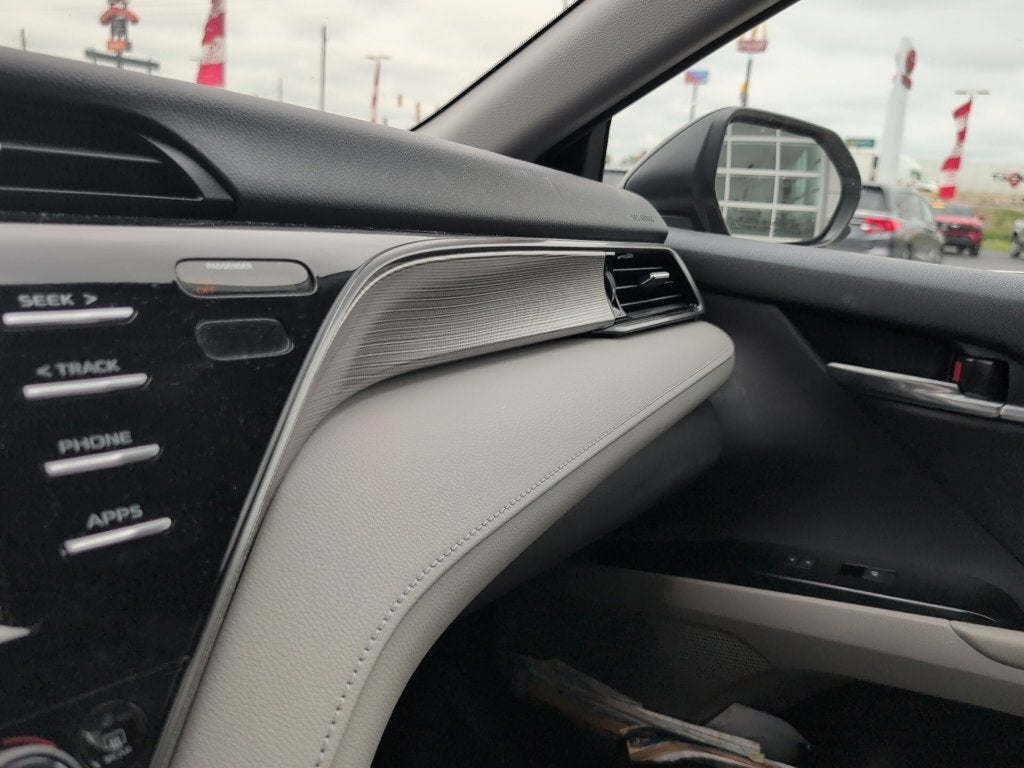 2020 Toyota Camry Hybrid SE