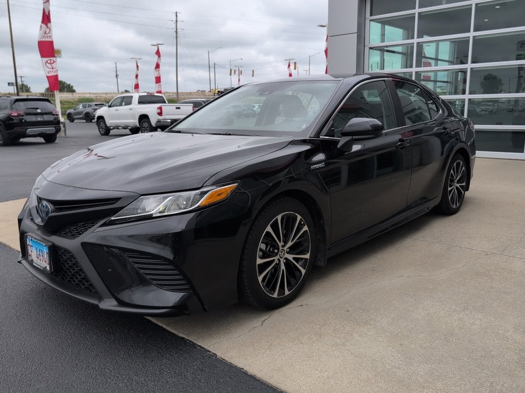2020 Toyota Camry Hybrid SE