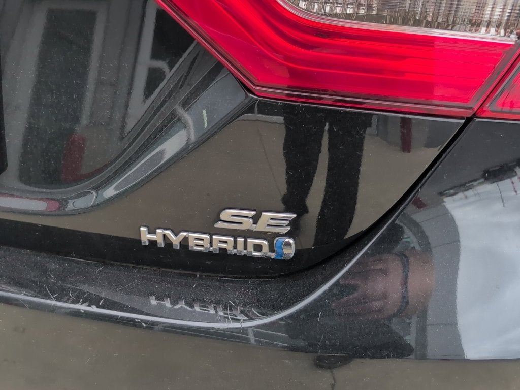 2020 Toyota Camry Hybrid SE