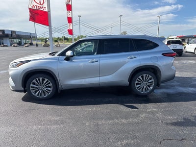 2022 Toyota Highlander Platinum