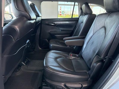 2022 Toyota Highlander Platinum