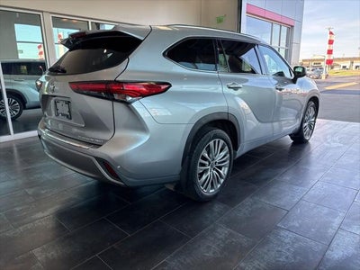 2022 Toyota Highlander Platinum