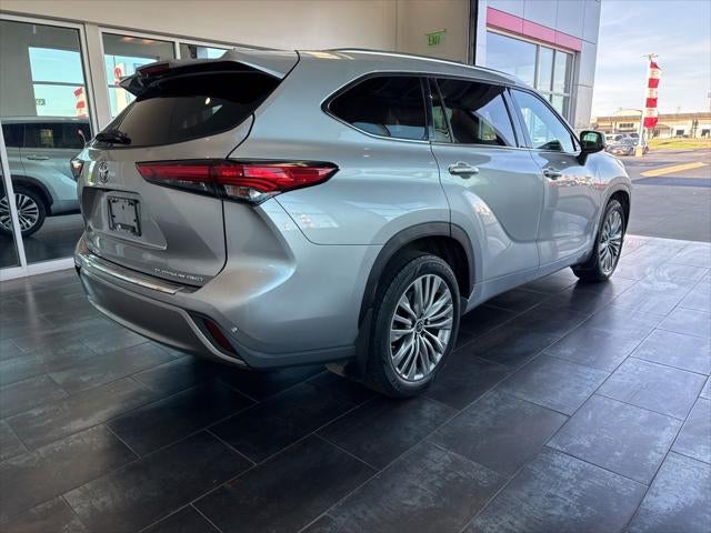 2022 Toyota Highlander Platinum