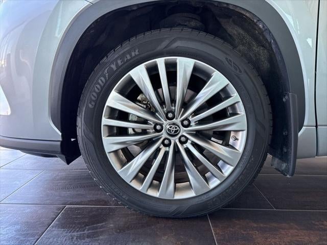 2022 Toyota Highlander Platinum